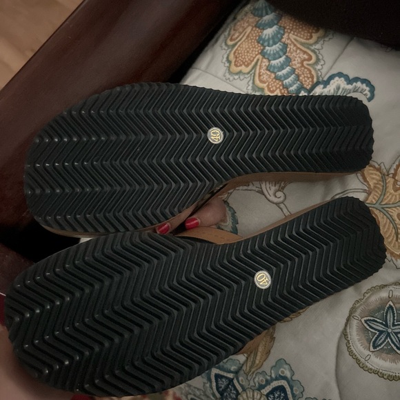 Tory Burch Tan Leather Sandals with Medallion Design wedges - Picture 2 of 3